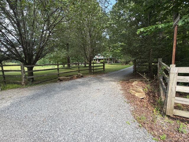 1200 T Crowe Road, Soddy Daisy, TN 37379