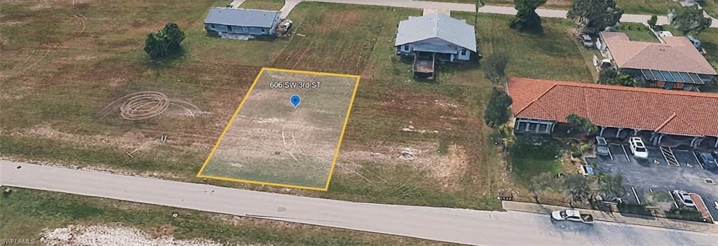 Image 2 of property listing at 606 SW 3rd ST, Cape Coral, FL 33991