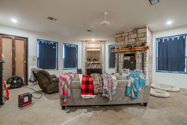 149 FM 934, Blum, TX 76627