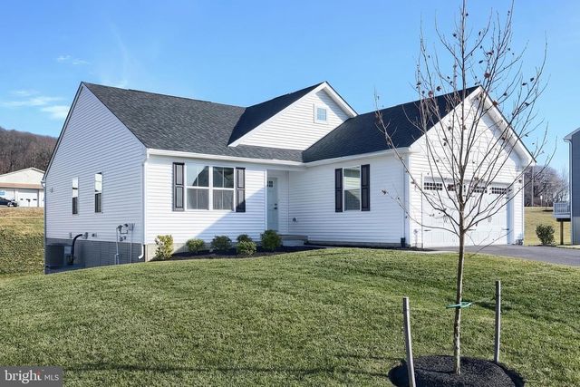 77 SUMMERFIELD DR, Hanover, PA 17331