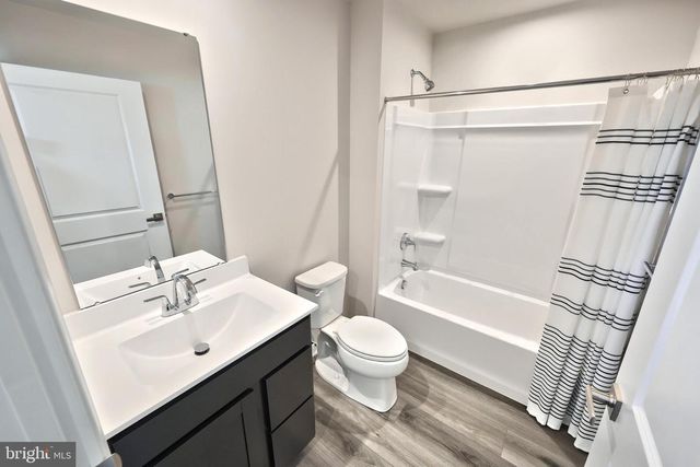 77 SUMMERFIELD DR, Hanover, PA 17331