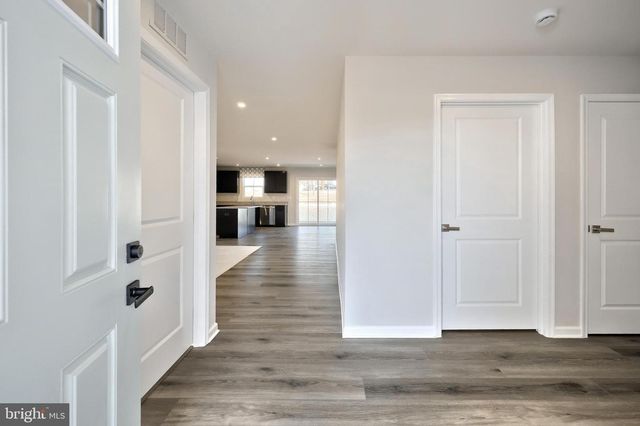 77 SUMMERFIELD DR, Hanover, PA 17331