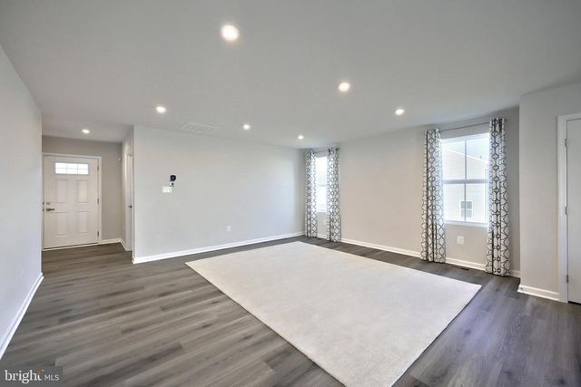 77 SUMMERFIELD DR, Hanover, PA 17331