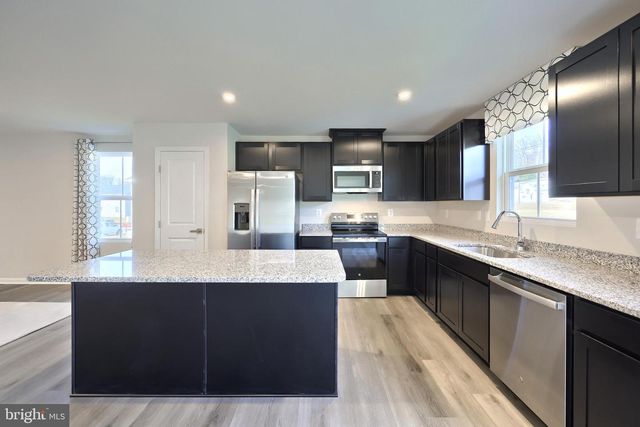 77 SUMMERFIELD DR, Hanover, PA 17331