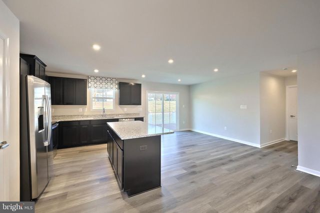 77 SUMMERFIELD DR, Hanover, PA 17331