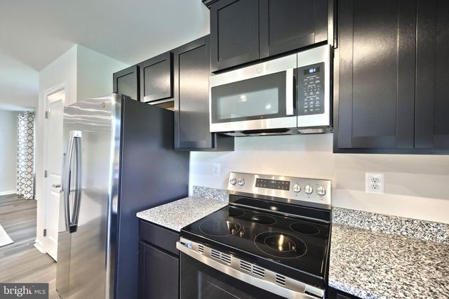 77 SUMMERFIELD DR, Hanover, PA 17331