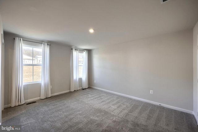 77 SUMMERFIELD DR, Hanover, PA 17331