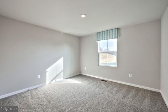 77 SUMMERFIELD DR, Hanover, PA 17331