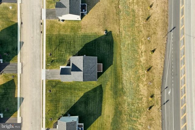 77 SUMMERFIELD DR, Hanover, PA 17331