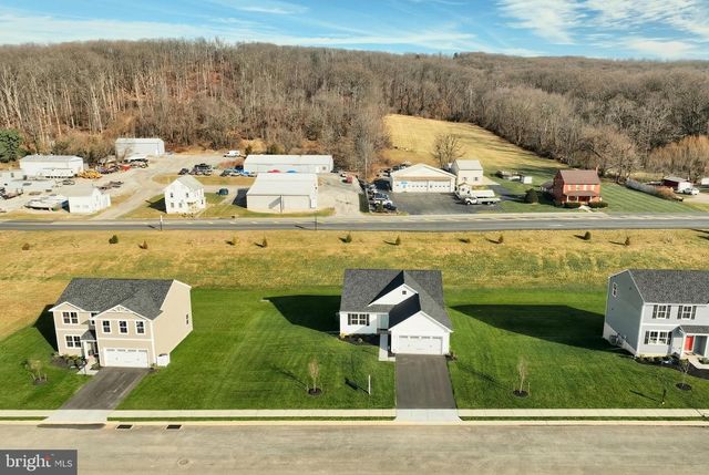 77 SUMMERFIELD DR, Hanover, PA 17331