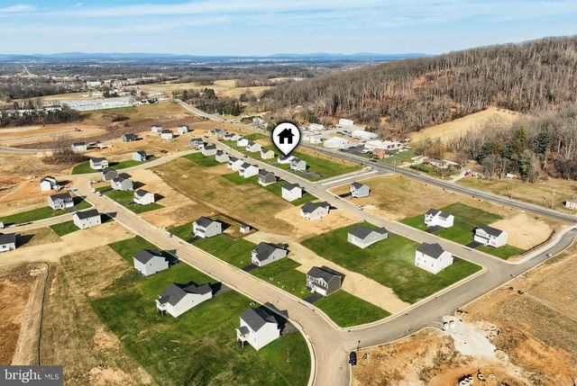 77 SUMMERFIELD DR, Hanover, PA 17331