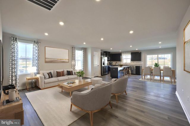 77 SUMMERFIELD DR, Hanover, PA 17331