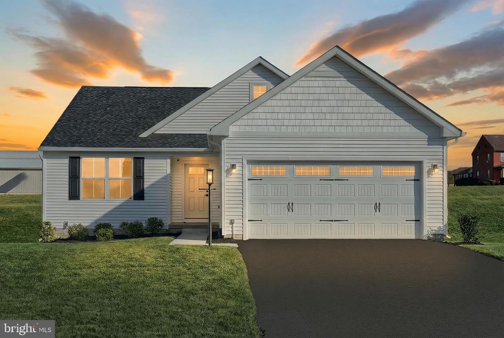 77 SUMMERFIELD DR, Hanover, PA 17331