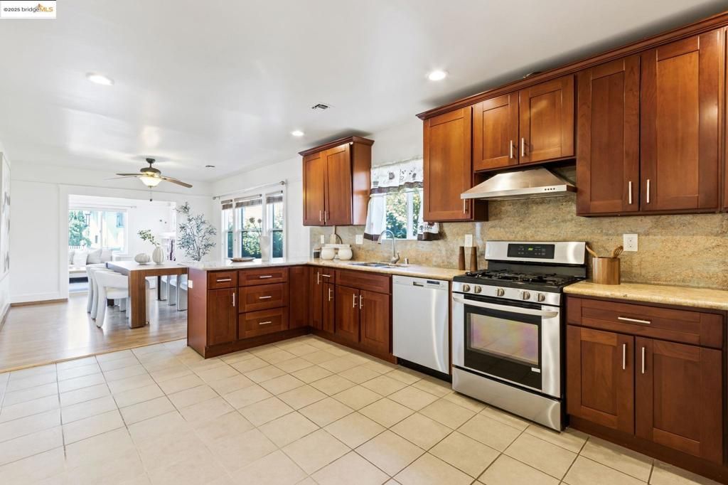 1700 64Th Ave, Oakland, CA 94621