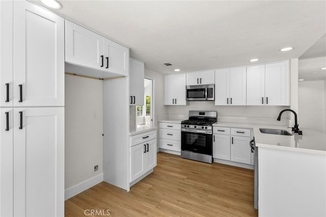 585 Hamilton Drive, Corona, CA 92879