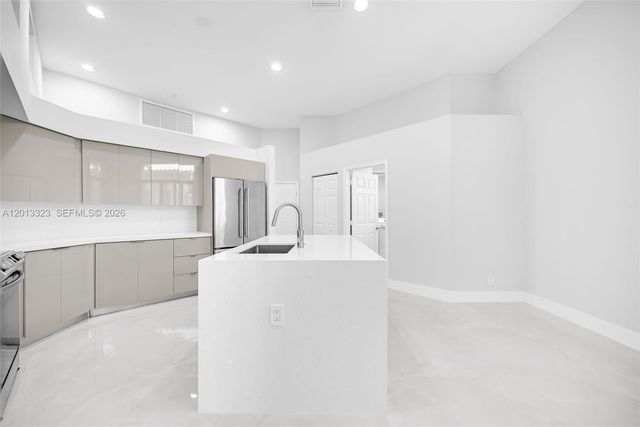 2553 Bay Pointe Drive, Weston, FL 33327