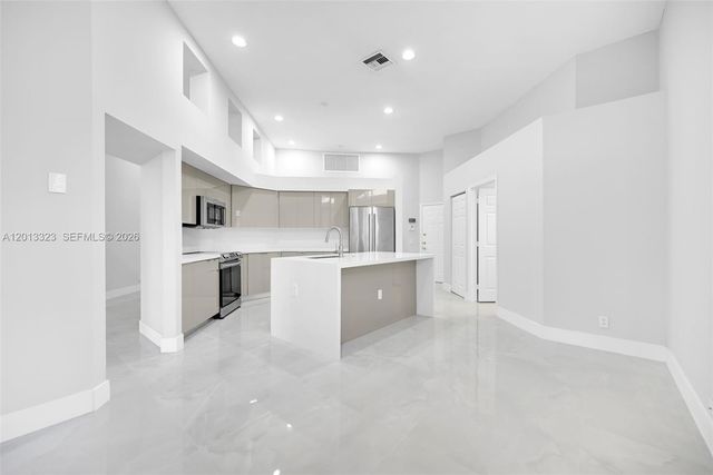 2553 Bay Pointe Drive, Weston, FL 33327