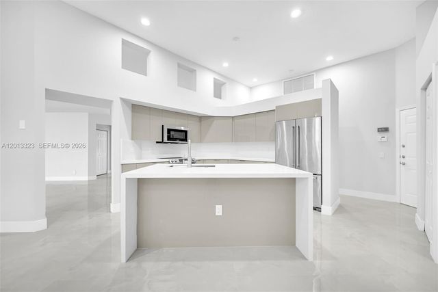 2553 Bay Pointe Drive, Weston, FL 33327