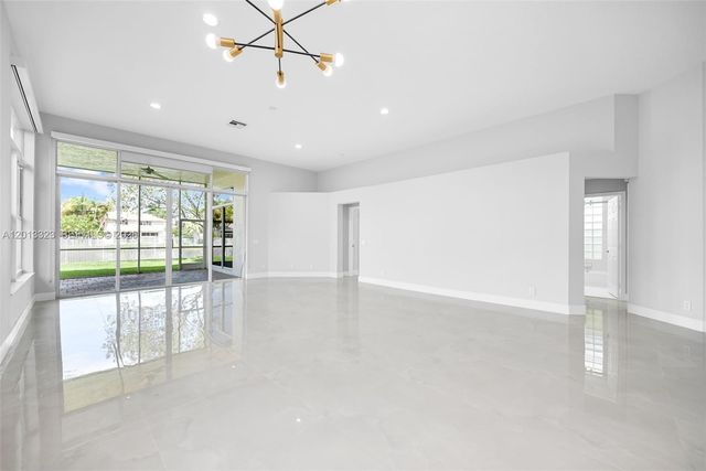2553 Bay Pointe Drive, Weston, FL 33327