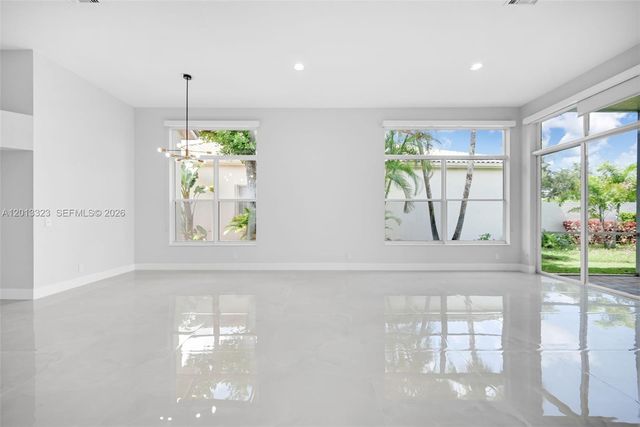 2553 Bay Pointe Drive, Weston, FL 33327