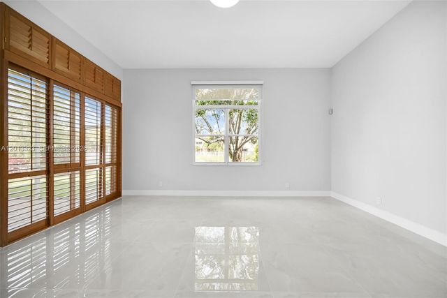 2553 Bay Pointe Drive, Weston, FL 33327