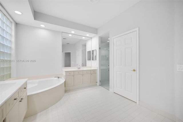 2553 Bay Pointe Drive, Weston, FL 33327