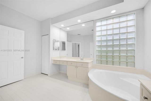2553 Bay Pointe Drive, Weston, FL 33327