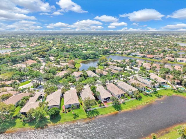 2553 Bay Pointe Drive, Weston, FL 33327