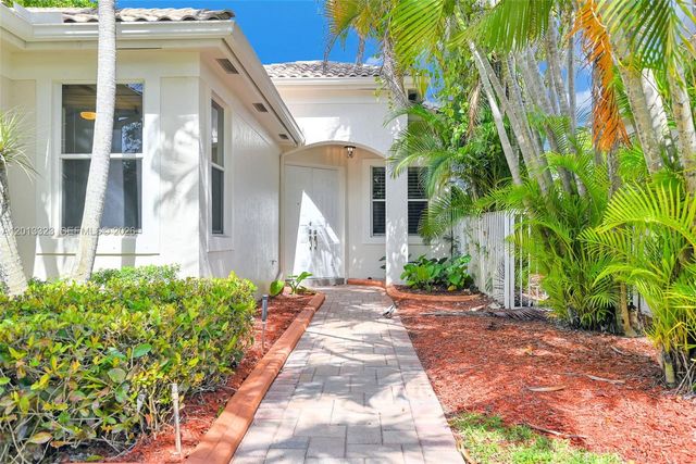 2553 Bay Pointe Drive, Weston, FL 33327