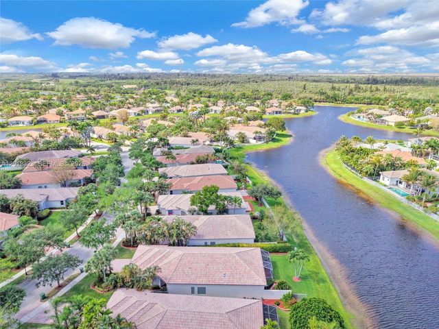 2553 Bay Pointe Drive, Weston, FL 33327