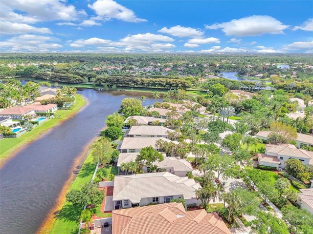 2553 Bay Pointe Drive, Weston, FL 33327