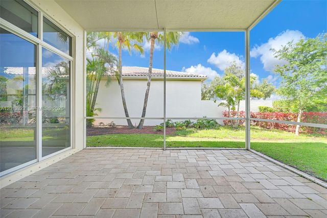 2553 Bay Pointe Drive, Weston, FL 33327