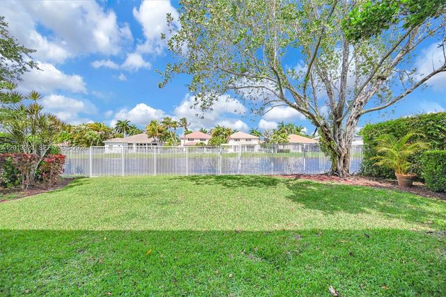 2553 Bay Pointe Drive, Weston, FL 33327