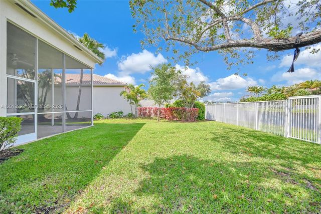 2553 Bay Pointe Drive, Weston, FL 33327