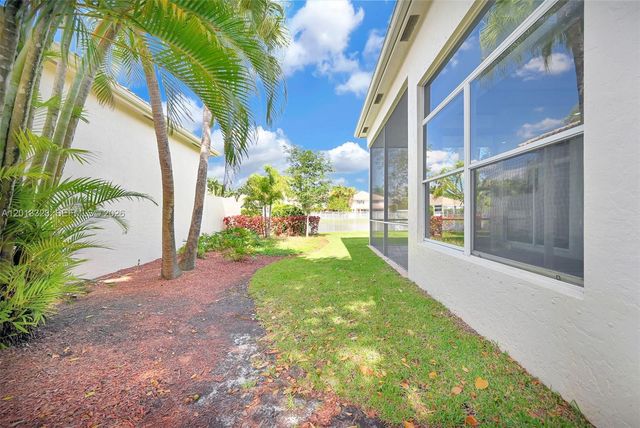 2553 Bay Pointe Drive, Weston, FL 33327