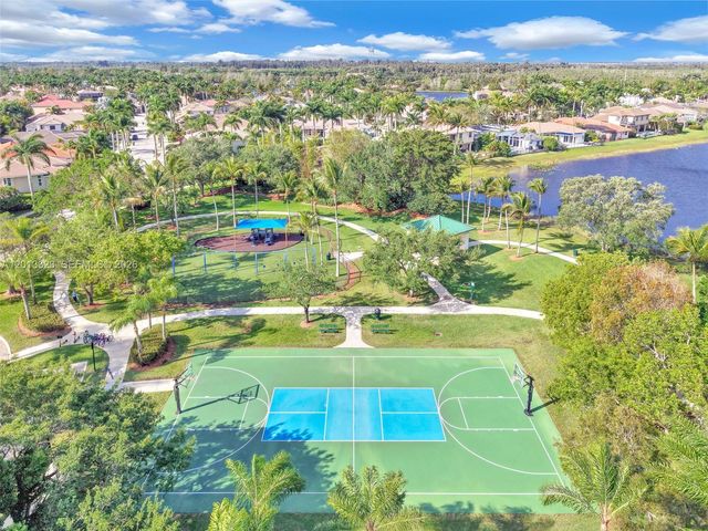 2553 Bay Pointe Drive, Weston, FL 33327