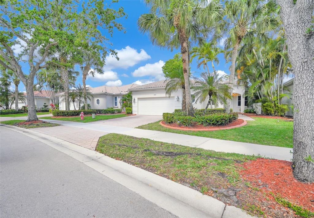 2553 Bay Pointe Drive, Weston, FL 33327