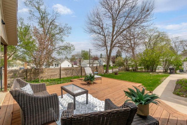 624 W 9th Street, Cedar Falls, IA 50613