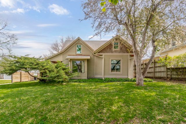 624 W 9th Street, Cedar Falls, IA 50613