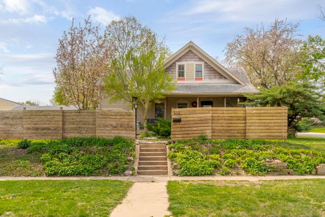 624 W 9th Street, Cedar Falls, IA 50613