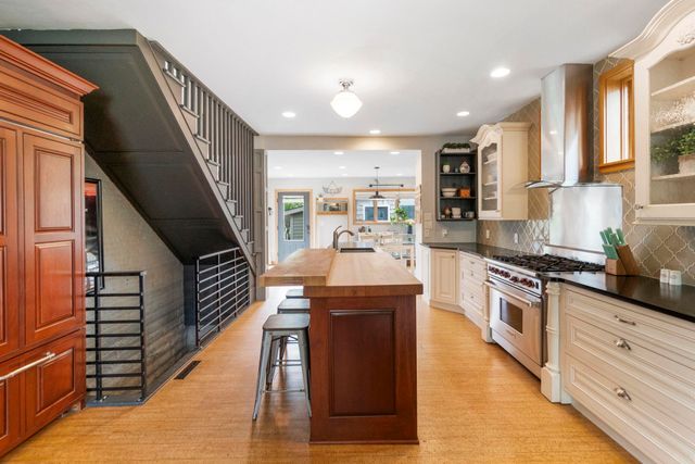624 W 9th Street, Cedar Falls, IA 50613