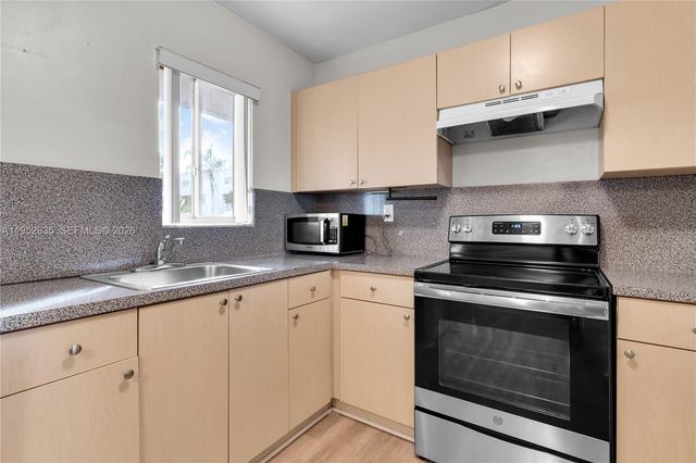 2690 W 76th St 104, Hialeah, FL 33016