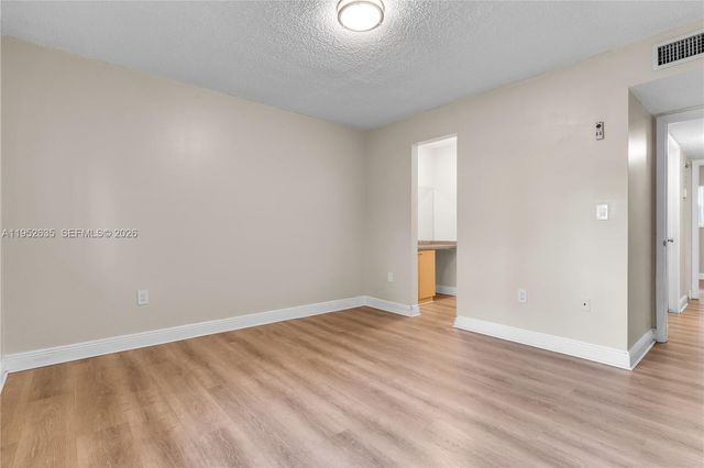 2690 W 76th St 104, Hialeah, FL 33016