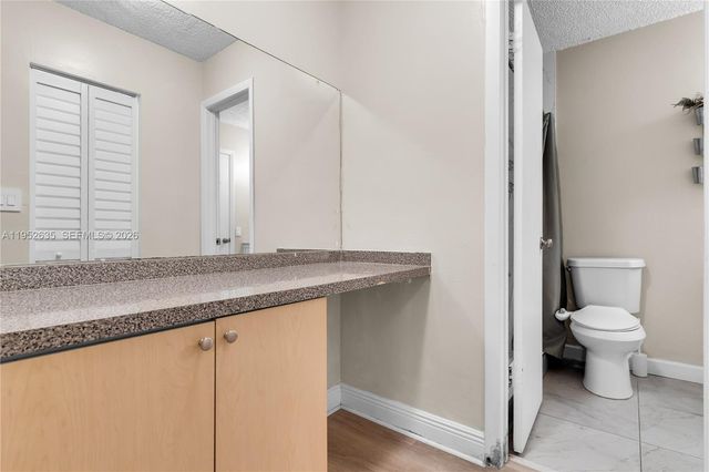 2690 W 76th St 104, Hialeah, FL 33016