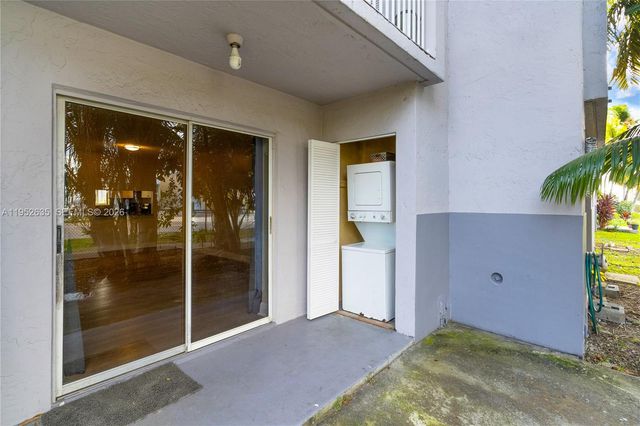 2690 W 76th St 104, Hialeah, FL 33016