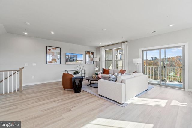 1103B DABNEY DR, Manassas Park, VA 20111