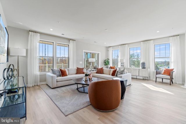 1103B DABNEY DR, Manassas Park, VA 20111