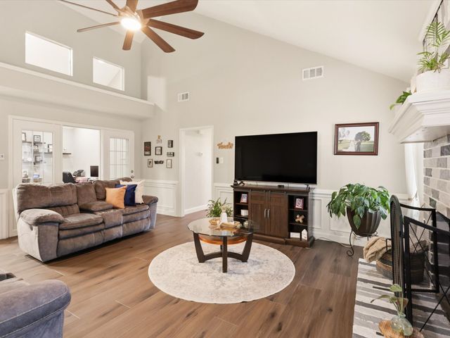 3109 Emerald Street, Bedford, TX 76021