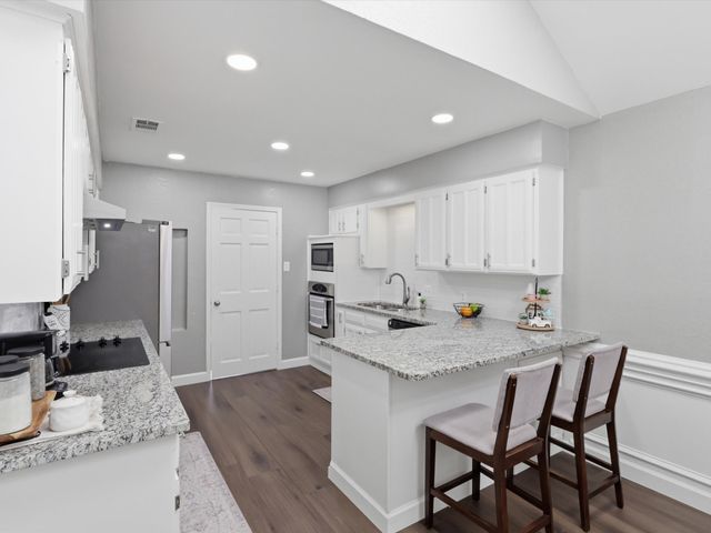 3109 Emerald Street, Bedford, TX 76021