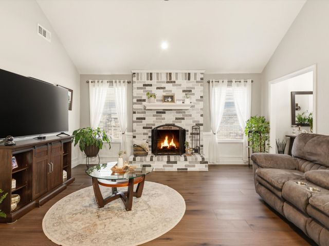 3109 Emerald Street, Bedford, TX 76021